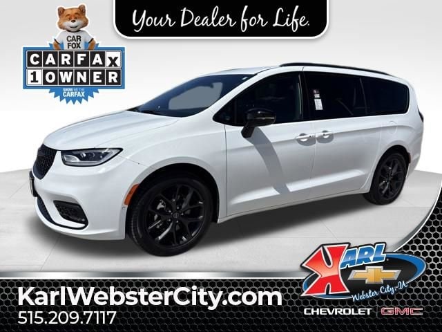 2026 Chrysler Pacifica Select's photo