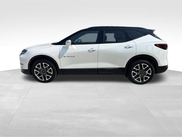 2023 Chevrolet Blazer RS photo 2