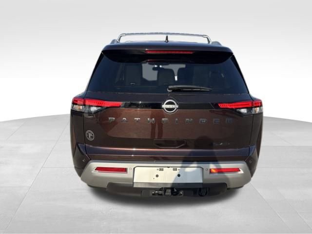 2022 Nissan Pathfinder SL photo 3