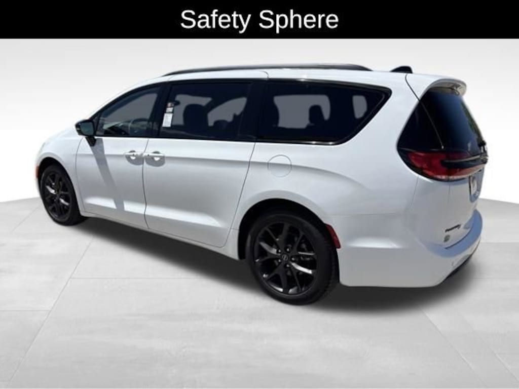 Used 2026 Chrysler Pacifica Select Minivan
