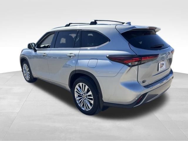2024 Toyota Highlander Platinum photo 3
