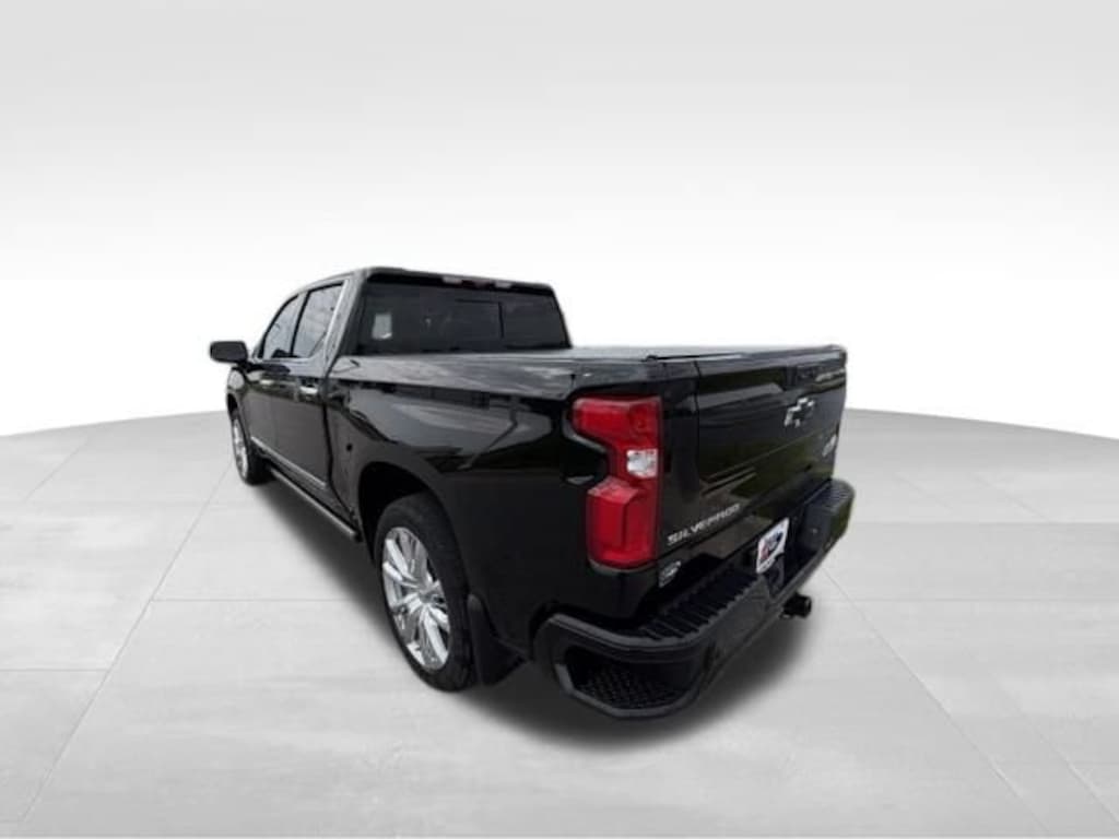 Used 2025 Chevrolet Silverado 1500 High Country Truck Crew Cab