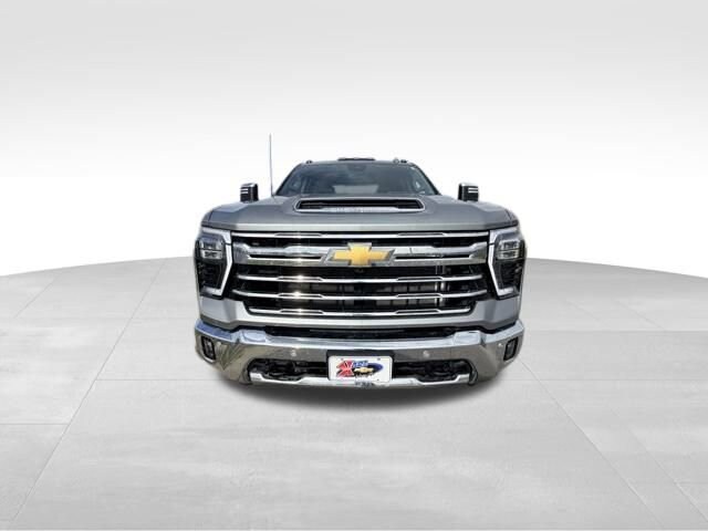2025 Chevrolet Silverado 2500HD LTZ photo 2