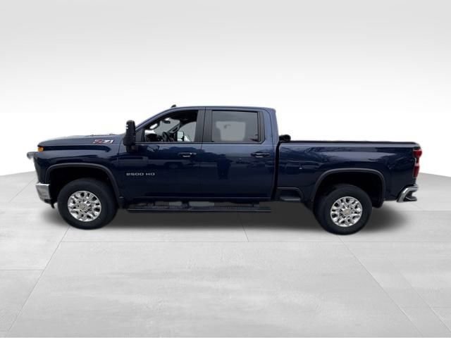 2022 Chevrolet Silverado 2500HD LT photo 3