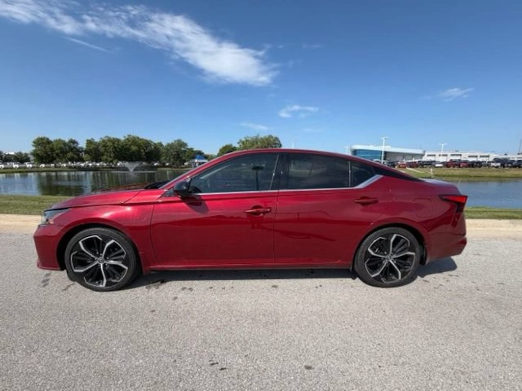 Used 2024 Nissan Altima SR FWD Sedan