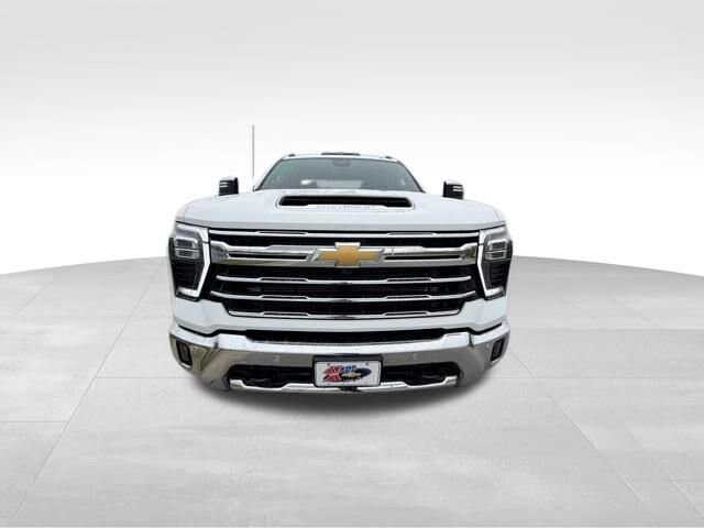 2025 Chevrolet Silverado 2500HD LTZ photo 2