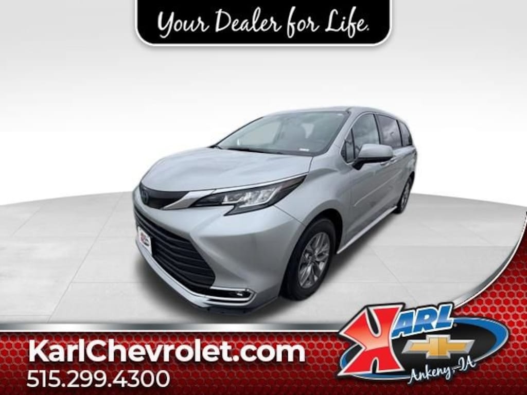 Used 2022 Toyota Sienna XLE Minivan