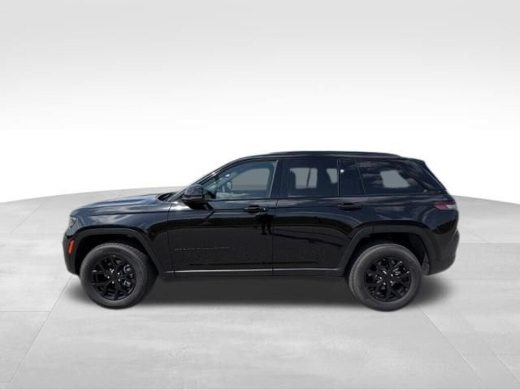 Used 2025 Jeep Grand Cherokee Altitude X 4x4 SUV