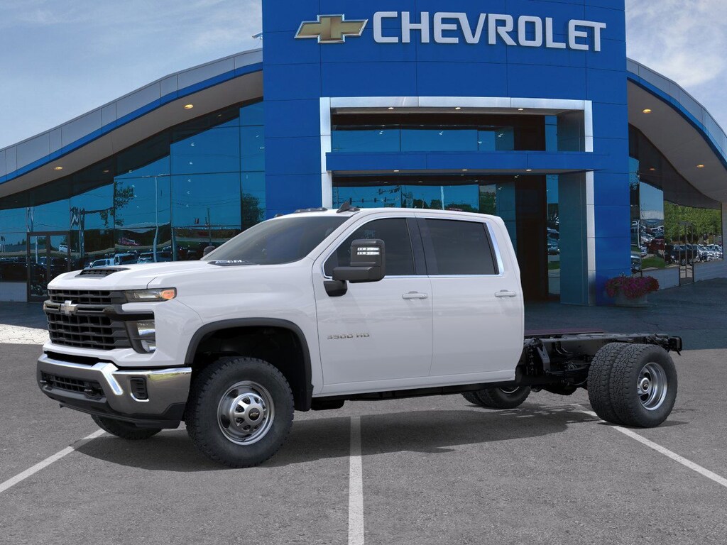 New 2025 Chevrolet Silverado 3500 HD Chassis Cab Work Truck Truck Crew Cab