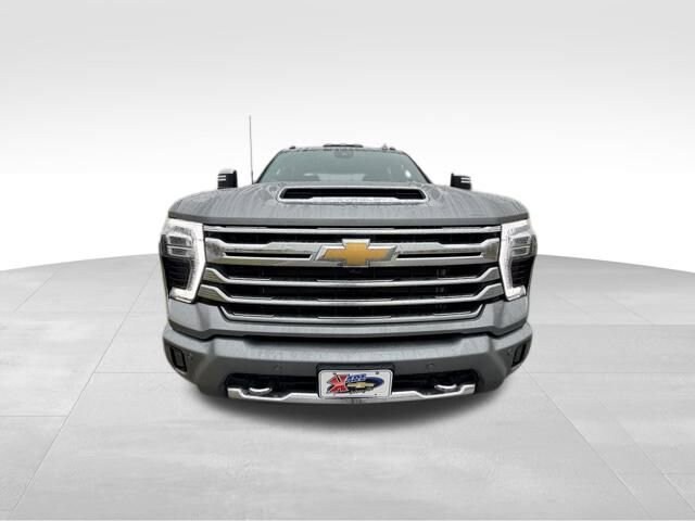 2025 Chevrolet Silverado 2500HD High Country photo 2