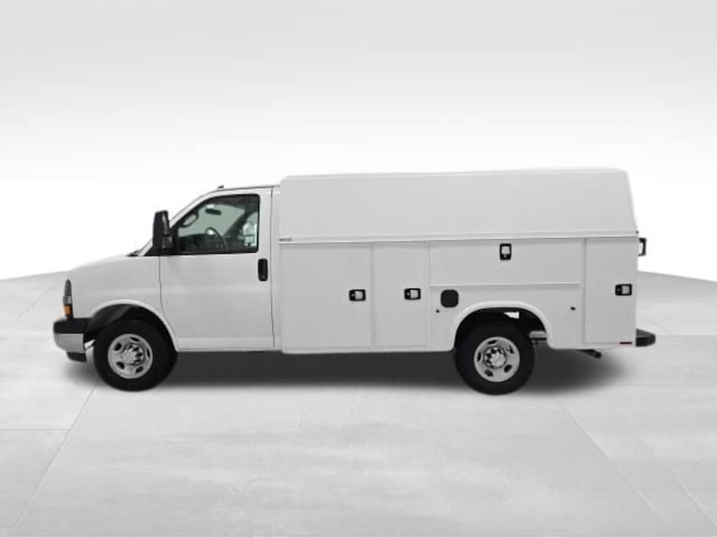 New 2026 Chevrolet Express Cutaway 3500 1WT Cutaway Van