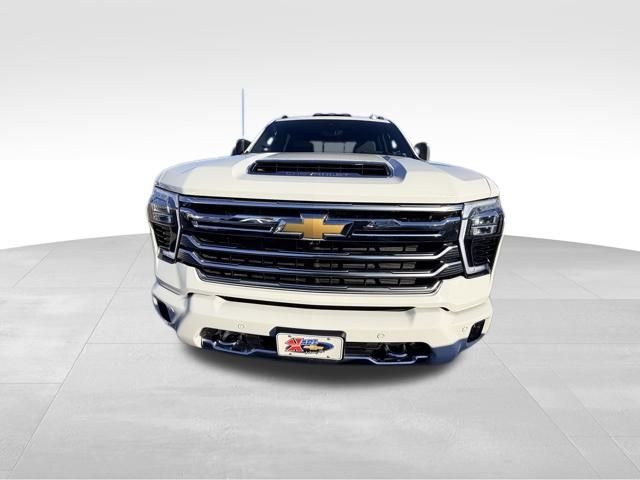 2025 Chevrolet Silverado 2500HD High Country photo 3