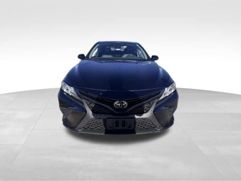Used 2020 Toyota Camry SE Sedan
