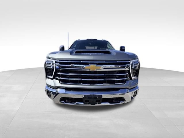 2024 Chevrolet Silverado 3500HD LTZ photo 2