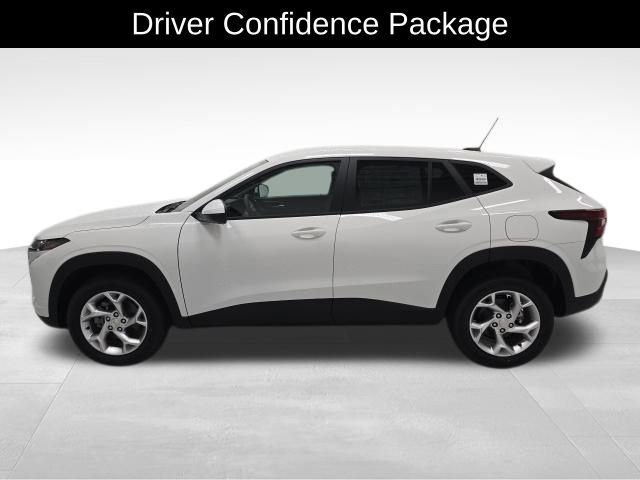 2026 Chevrolet Trax LS photo 2