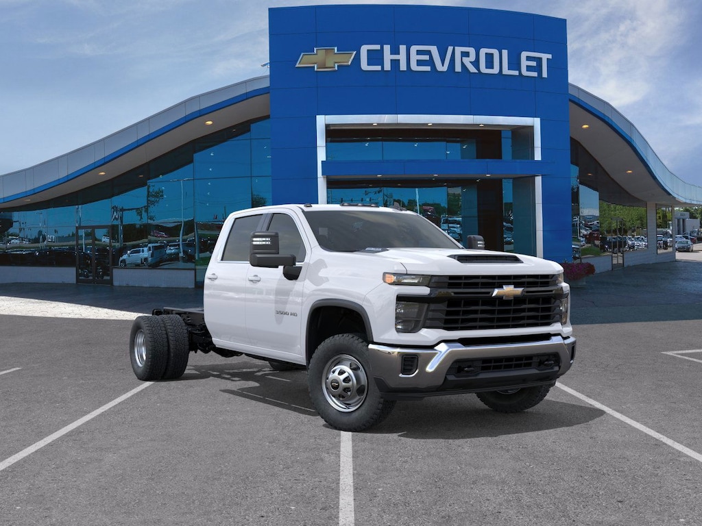 New 2025 Chevrolet Silverado 3500 HD Chassis Cab Work Truck Truck Crew Cab