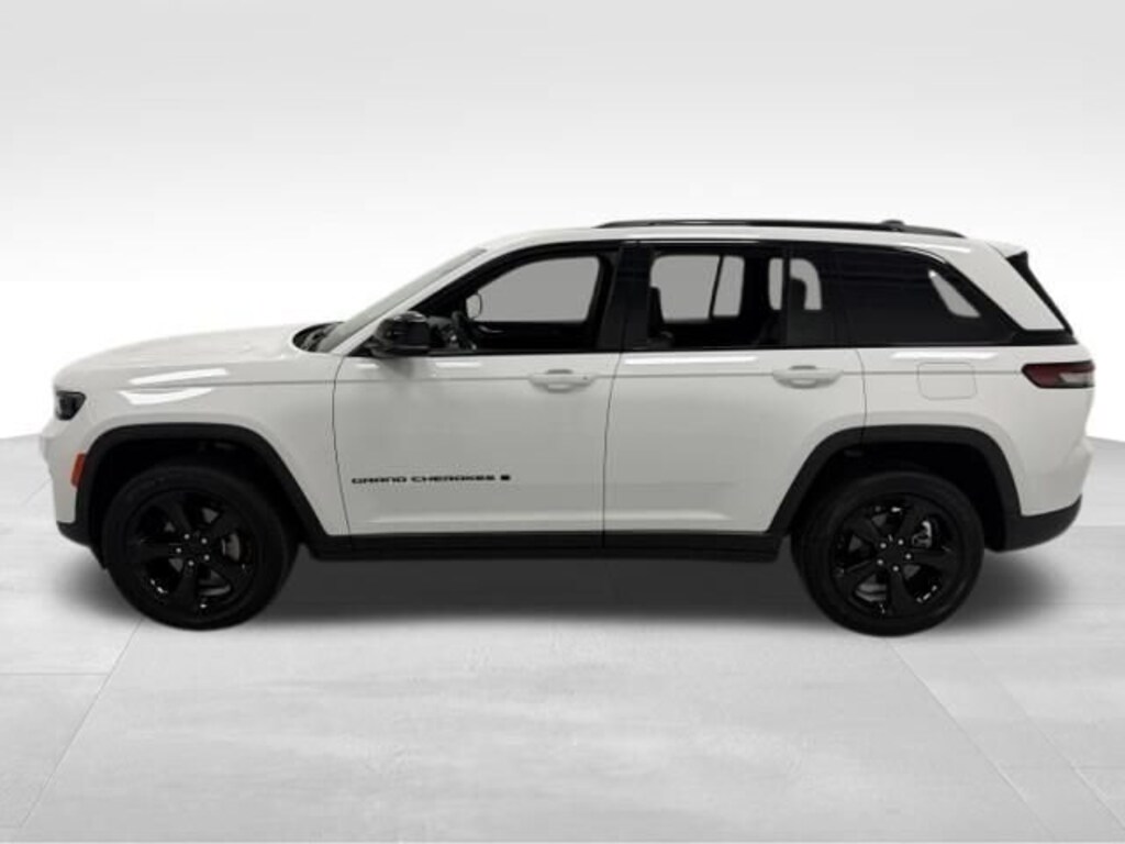 Used 2023 Jeep Grand Cherokee Altitude 4x4 SUV