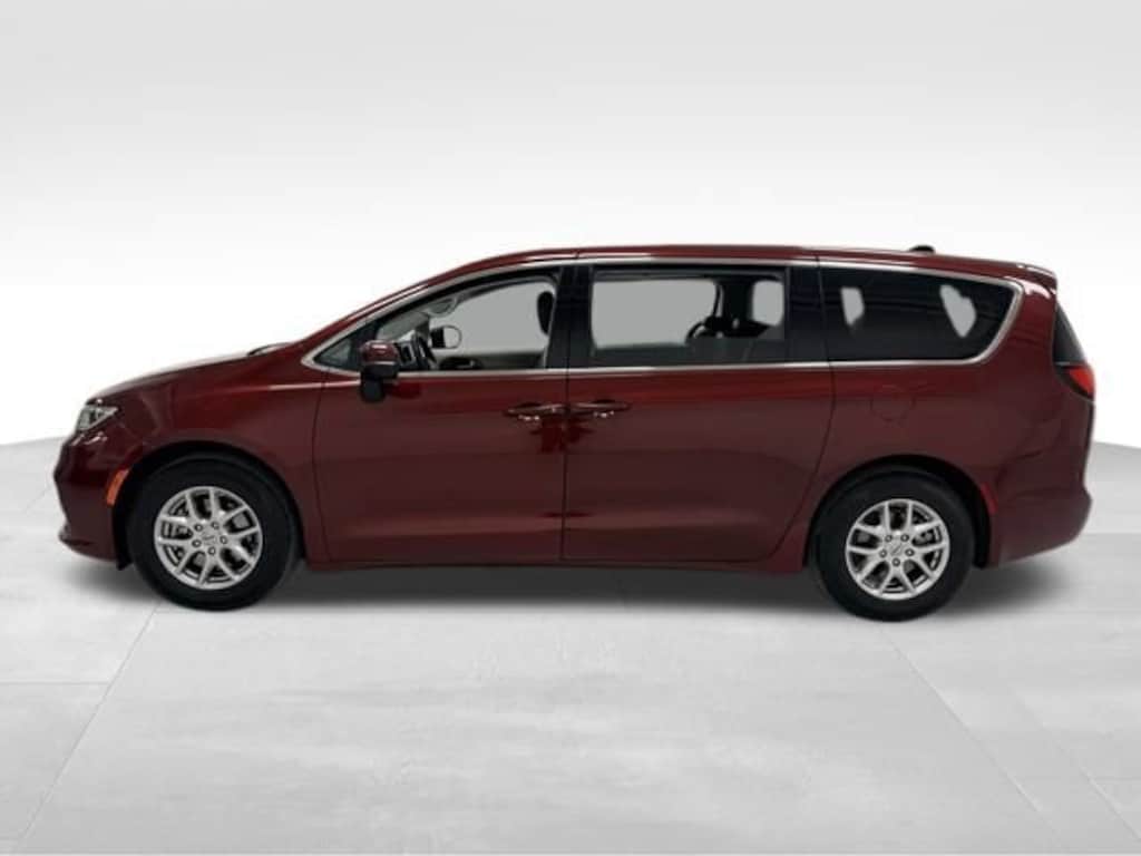 Used 2023 Chrysler Pacifica Touring L Minivan