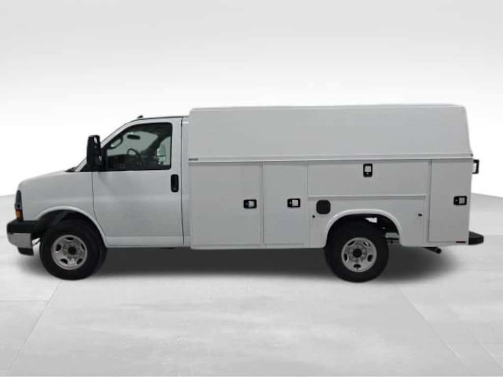 New 2026 Chevrolet Express Cutaway 3500 1WT Cutaway Van