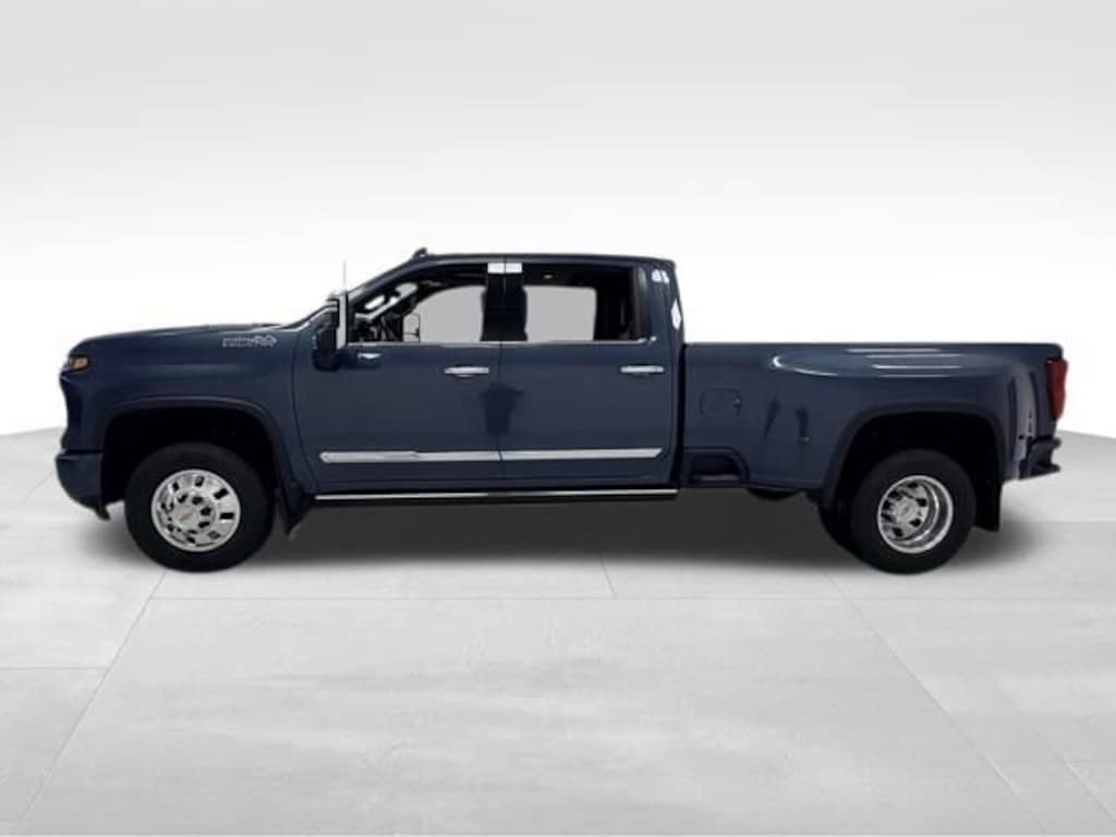 Used 2026 Chevrolet Silverado 3500 HD High Country DRW Truck Crew Cab