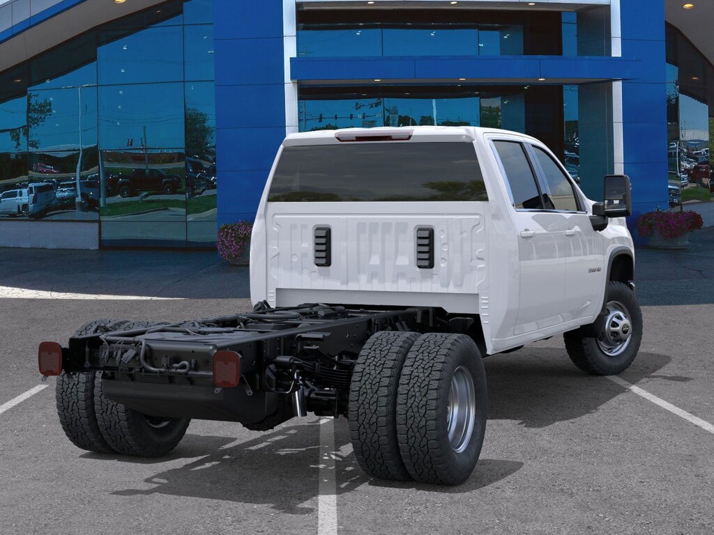 New 2025 Chevrolet Silverado 3500 HD Chassis Cab Work Truck Truck Crew Cab