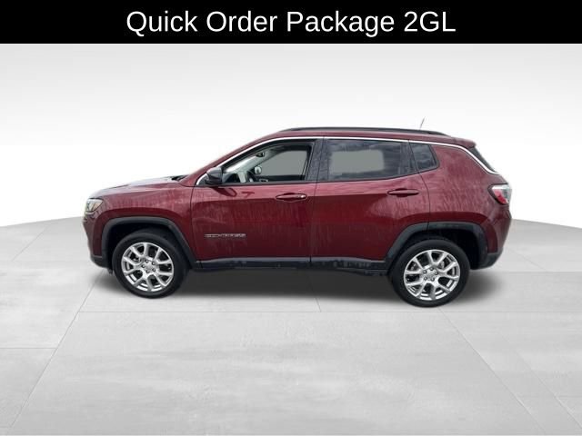 2022 Jeep Compass Latitude Lux photo 2