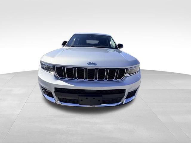 2024 Jeep Grand Cherokee Limited photo 2