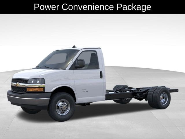 2025 Chevrolet Express Cutaway photo 2