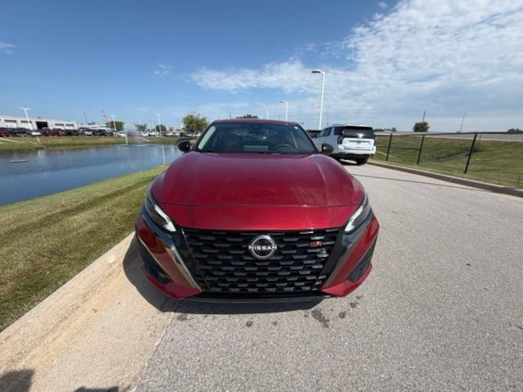 Used 2024 Nissan Altima SR FWD Sedan
