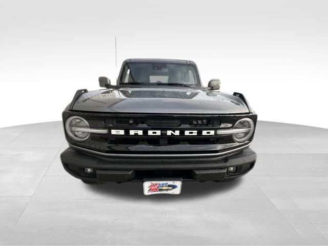 2022 Ford Bronco Outer Banks photo 2