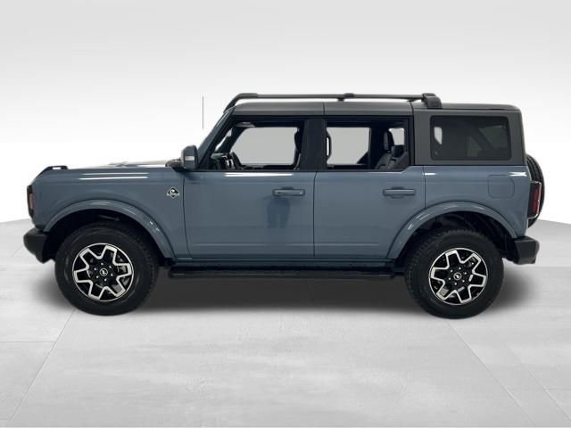 2023 Ford Bronco Outer Banks photo 2