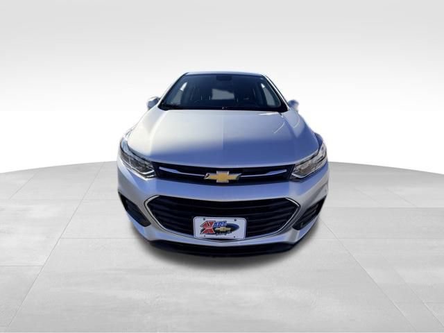 2022 Chevrolet Trax LS photo 3