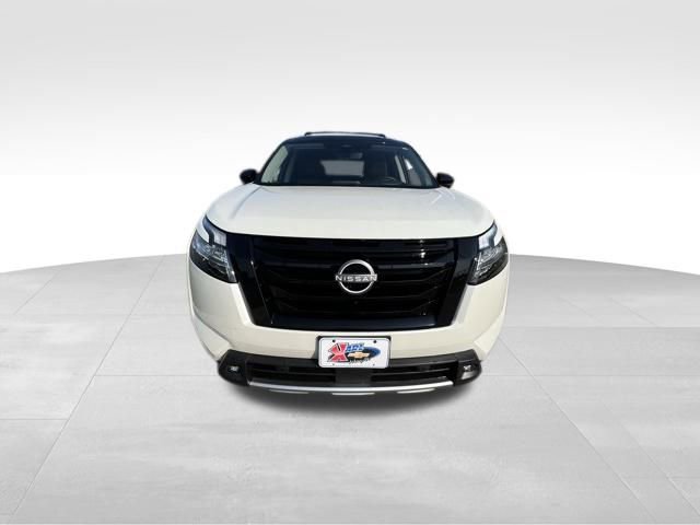 2024 Nissan Pathfinder Platinum photo 3