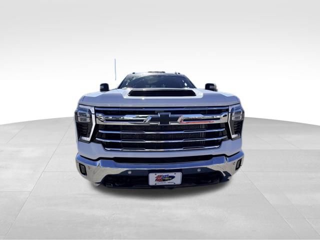 2025 Chevrolet Silverado 2500HD LTZ photo 2