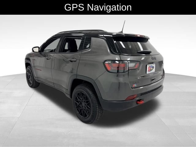 2023 Jeep Compass Trailhawk photo 2