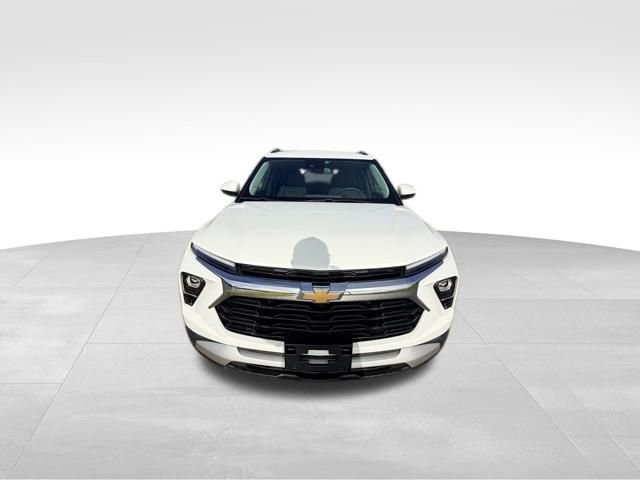 2024 Chevrolet Trailblazer LT photo 2