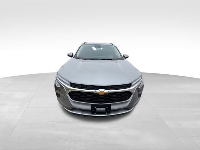 2024 Chevrolet Trax LT photo 2