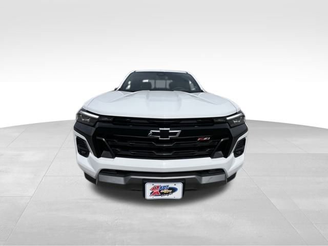 2024 Chevrolet Colorado Z71 photo 2