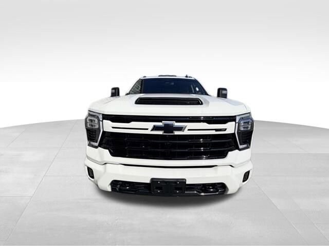 2024 Chevrolet Silverado 2500HD LT photo 2