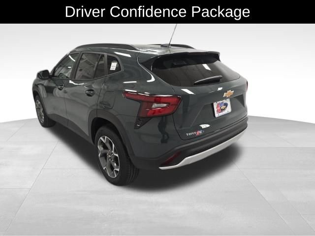 2026 Chevrolet Trax LT photo 2