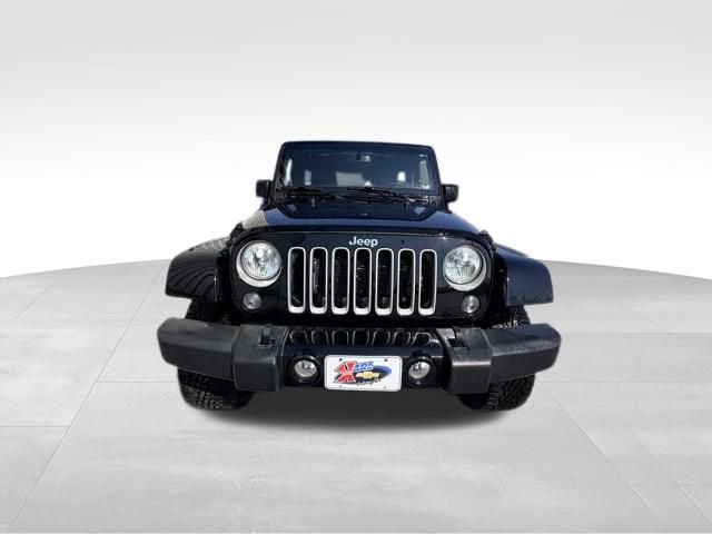 2016 Jeep Wrangler Unlimited Sahara photo 2