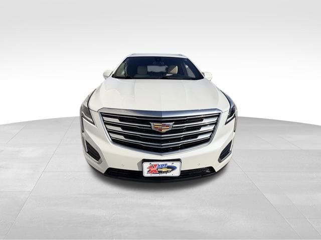 2017 Cadillac XT5 Luxury photo 2