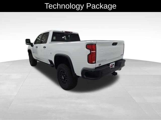 2025 Chevrolet Silverado 2500HD ZR2 photo 3