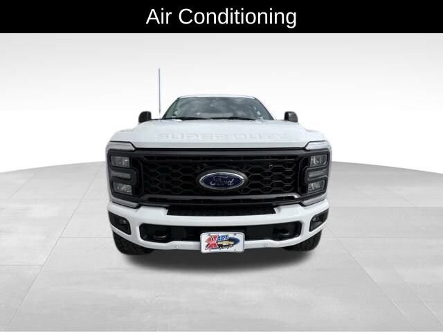 2024 Ford F-350 Lariat photo 2