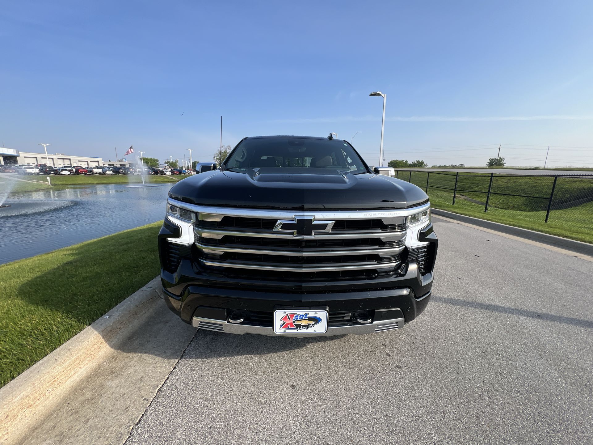 2023 Chevrolet Silverado 1500 High Country photo 2