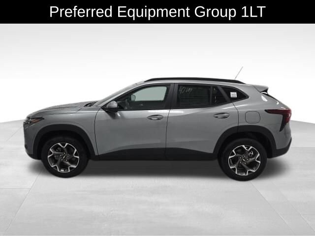 2026 Chevrolet Trax LT photo 2