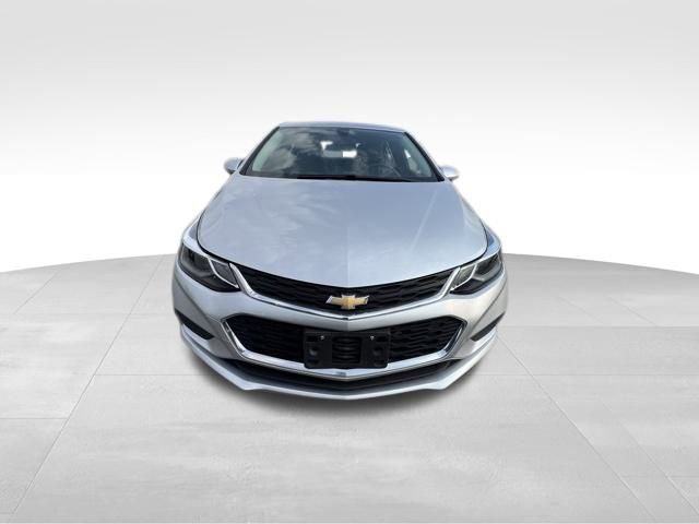 2017 Chevrolet Cruze LT photo 2