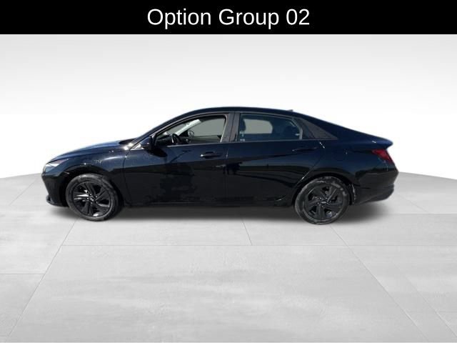 2022 Hyundai Elantra SEL Convenience photo 2