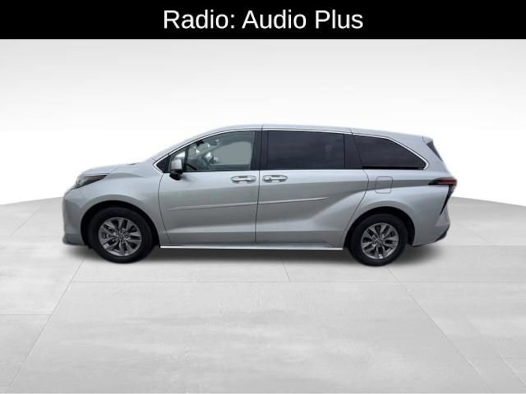 Used 2022 Toyota Sienna XLE Minivan