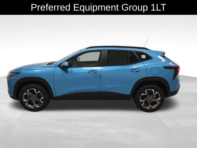 2025 Chevrolet Trax LT photo 2